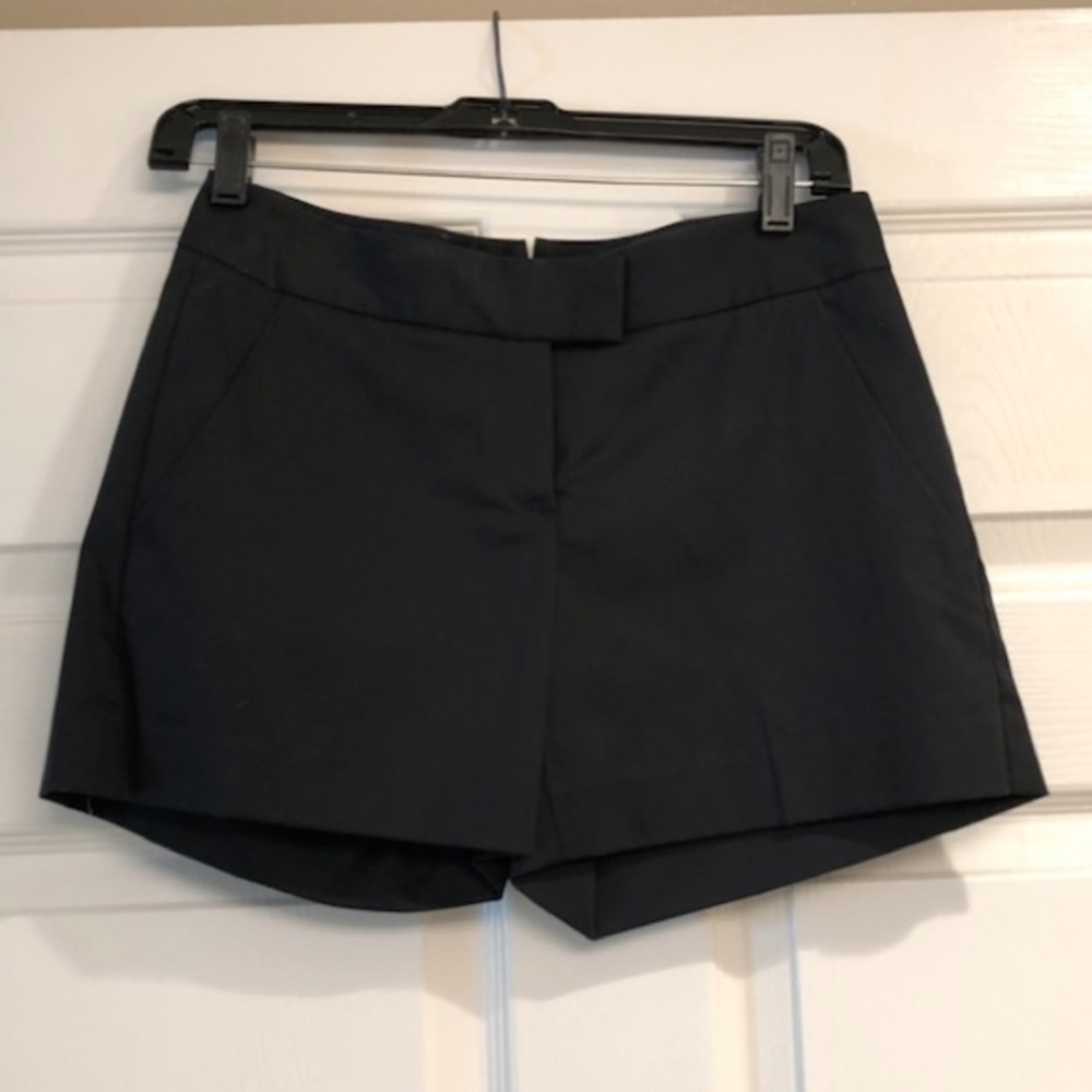 *New With Tags- Theory Shorts “Lynie” in Black